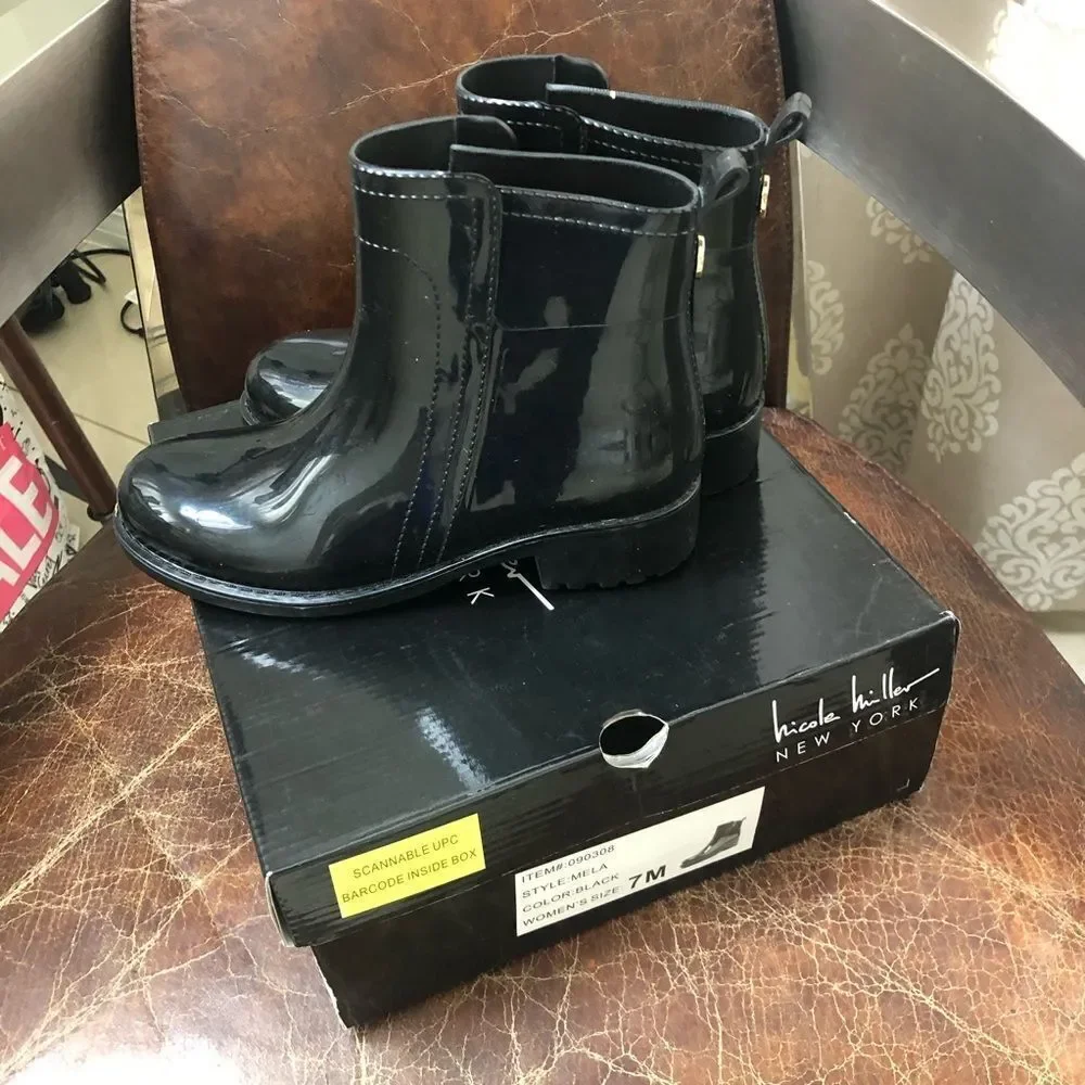 Nicole Miller black Mela rain waterproof boots 7